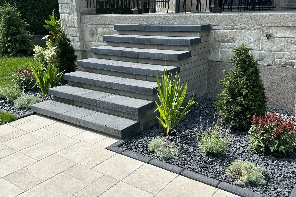 Escalier en pavé-uni